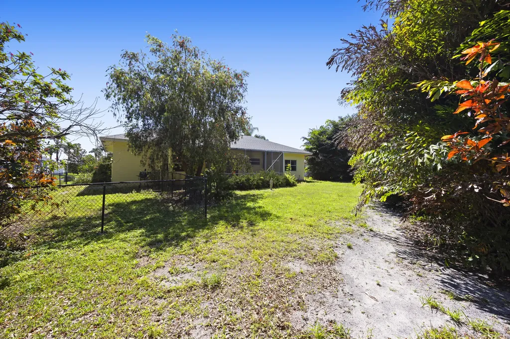 105 Monterey Way Royal Palm Beach FL 33411