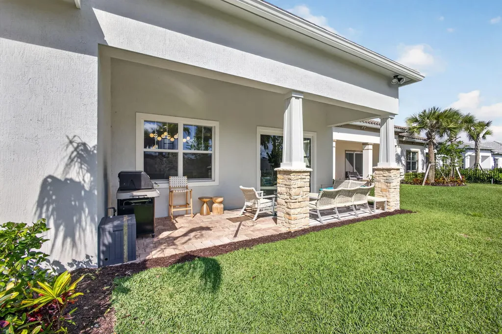 10546 Northbrook Circle Palm Beach Gardens FL 33412