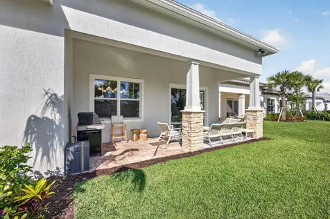 10546 Northbrook Circle Palm Beach Gardens FL 33412