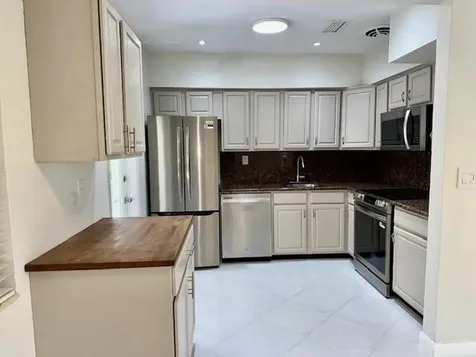 1575 NE 47th Street Oakland Park FL 33334