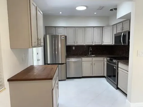 1575 NE 47th Street Oakland Park FL 33334