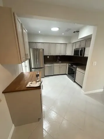 1575 NE 47th Street Oakland Park FL 33334
