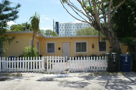 224 SE 9th Court Hallandale Beach FL 33009