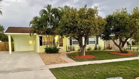 713 Suwanee Jupiter FL 33458