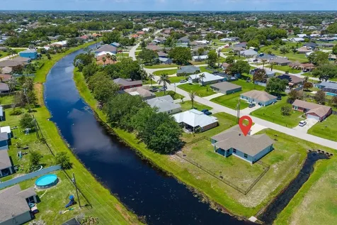2063 SE South Buttonwood Drive Port St Lucie FL 34952