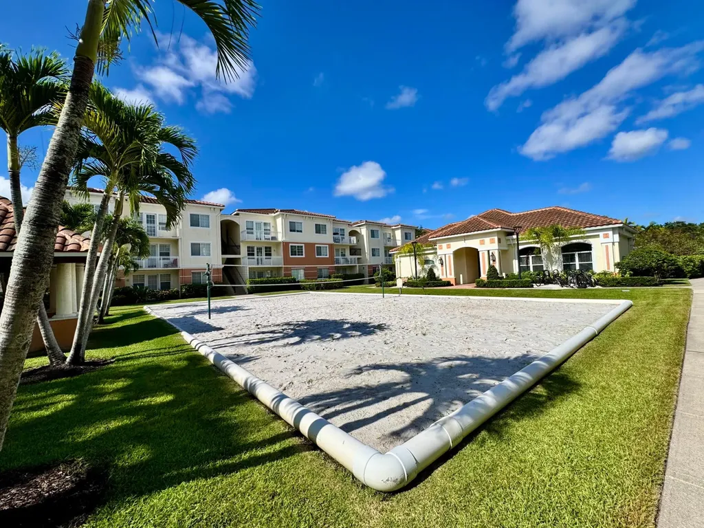 9857 Baywinds West Palm Beach FL 33411