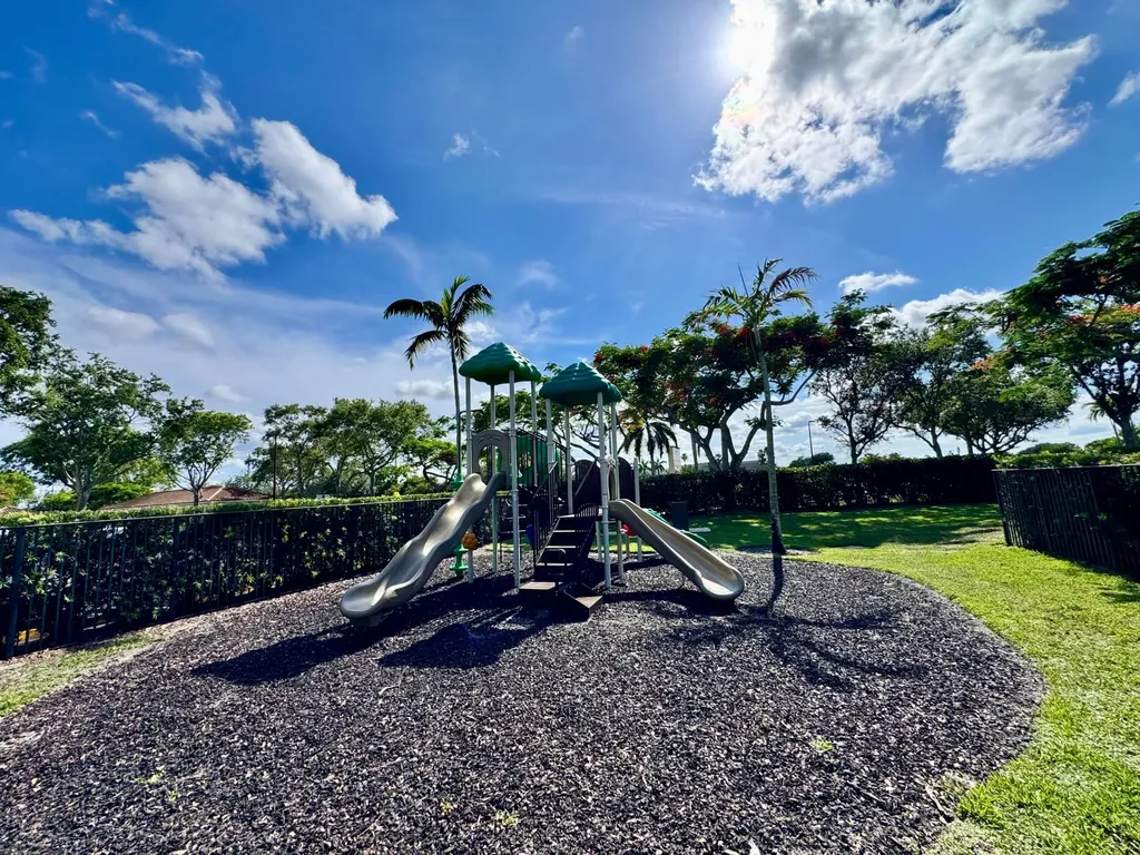 9857 Baywinds West Palm Beach FL 33411