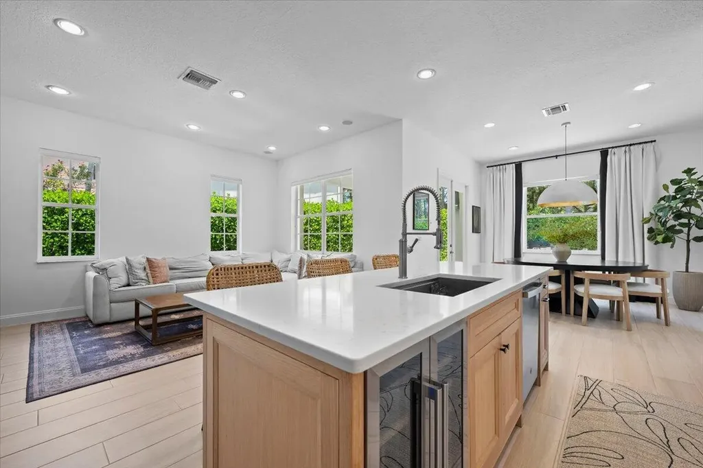 2104 Spring Court Palm Beach Gardens FL 33410