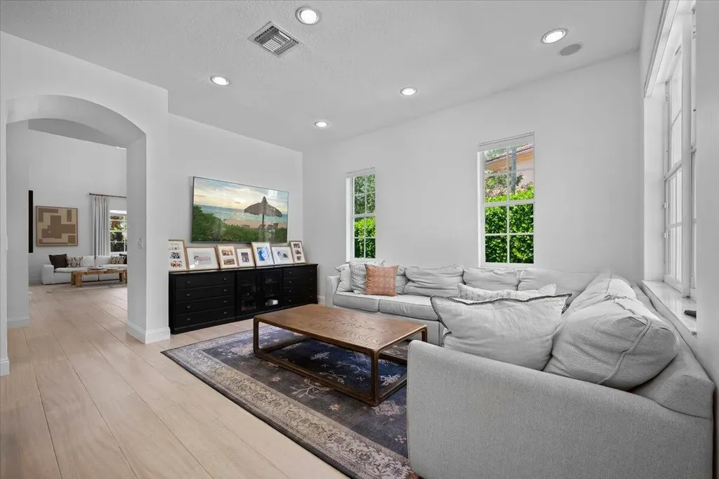 2104 Spring Court Palm Beach Gardens FL 33410