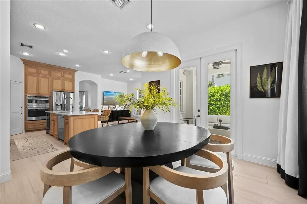 2104 Spring Court Palm Beach Gardens FL 33410