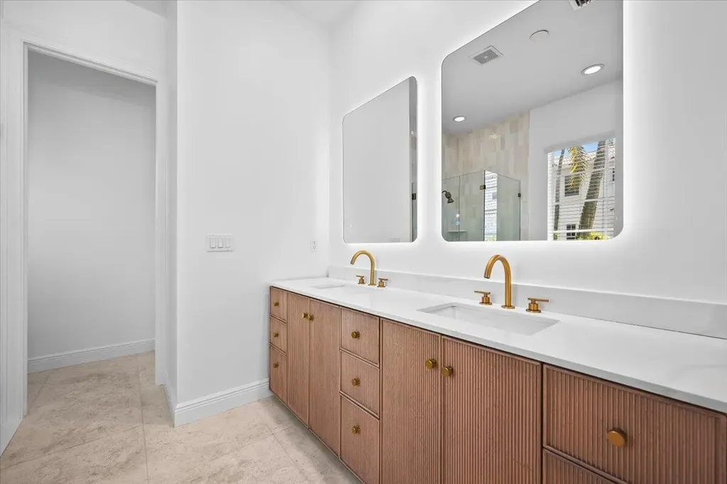 2104 Spring Court Palm Beach Gardens FL 33410