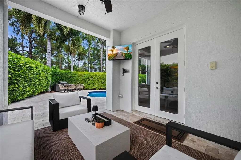 2104 Spring Court Palm Beach Gardens FL 33410