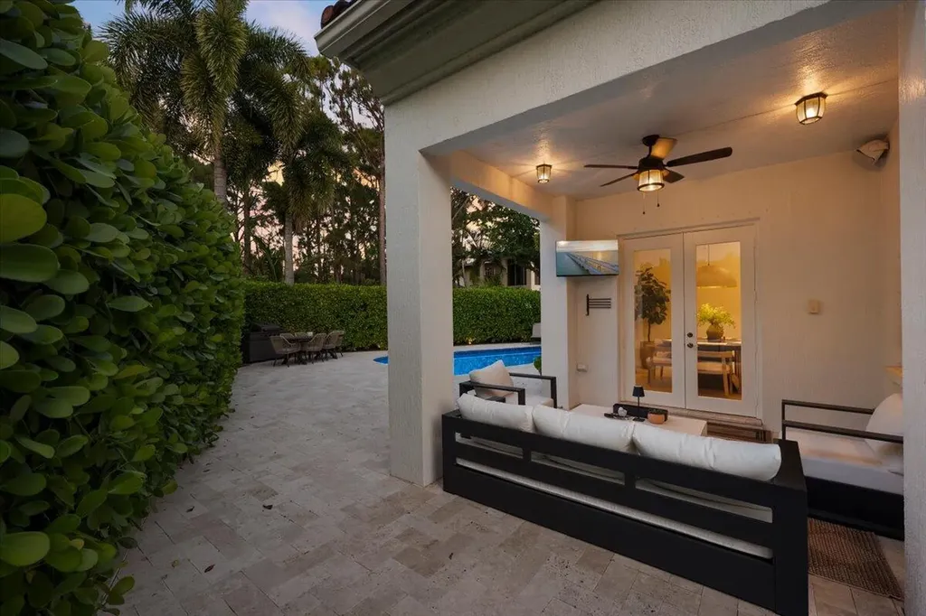 2104 Spring Court Palm Beach Gardens FL 33410