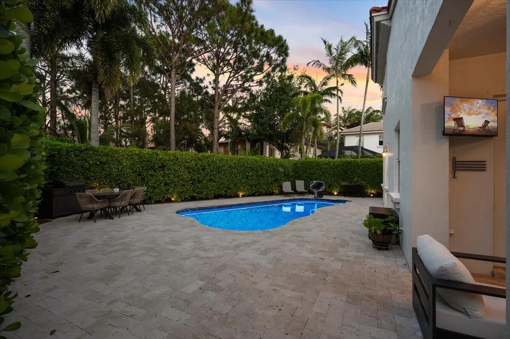 2104 Spring Court Palm Beach Gardens FL 33410