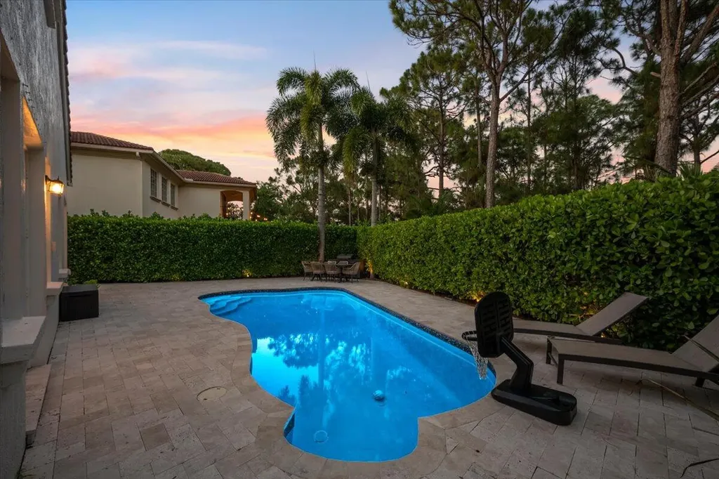 2104 Spring Court Palm Beach Gardens FL 33410