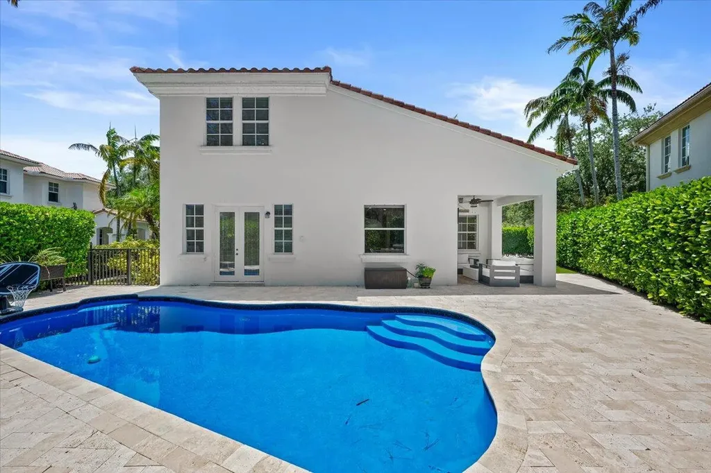 2104 Spring Court Palm Beach Gardens FL 33410