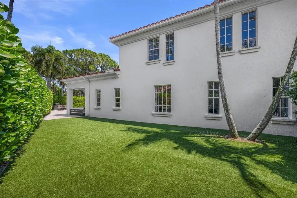 2104 Spring Court Palm Beach Gardens FL 33410