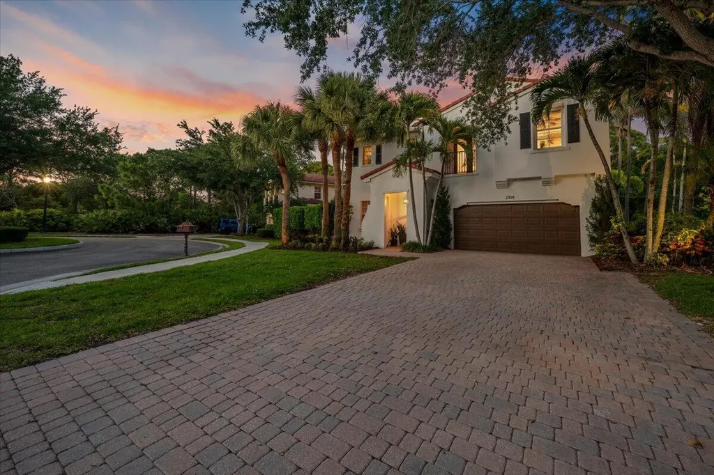2104 Spring Court Palm Beach Gardens FL 33410