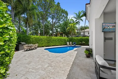 2104 Spring Court Palm Beach Gardens FL 33410