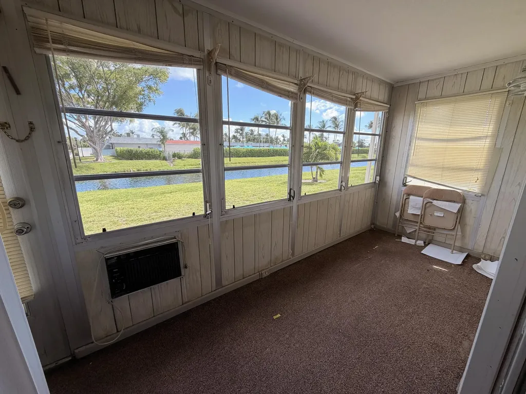 19 Saxony Delray Beach FL 33446