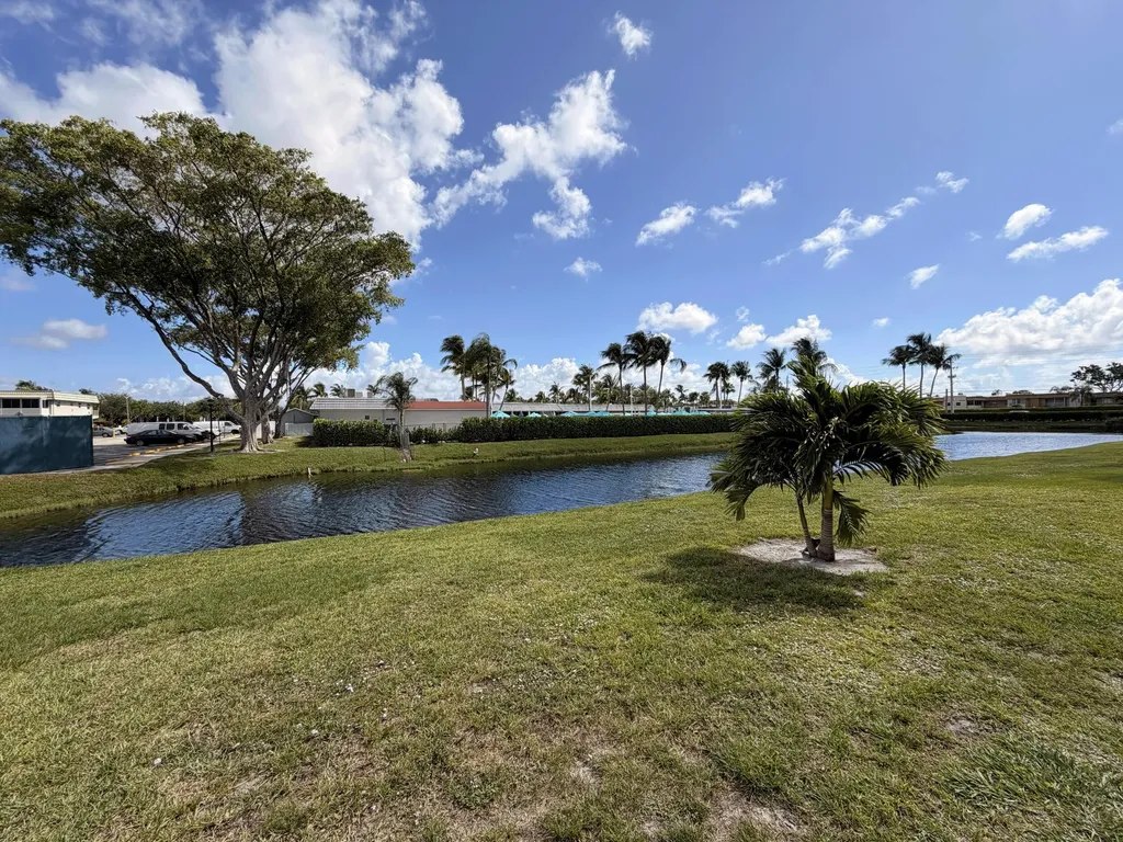 19 Saxony Delray Beach FL 33446