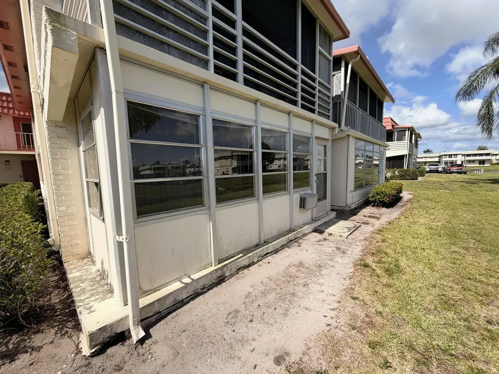 19 Saxony Delray Beach FL 33446