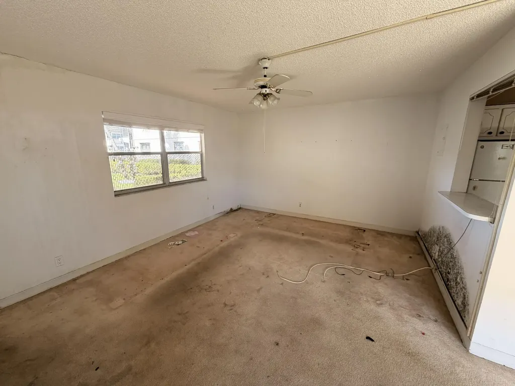 19 Saxony Delray Beach FL 33446