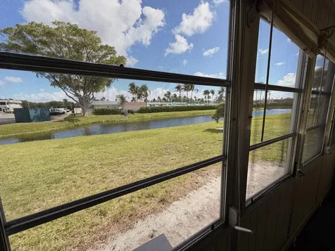 19 Saxony Delray Beach FL 33446