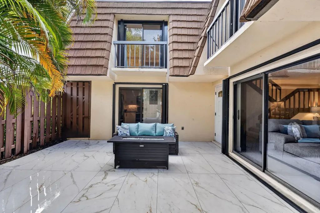 825 Center Street Jupiter FL 33458