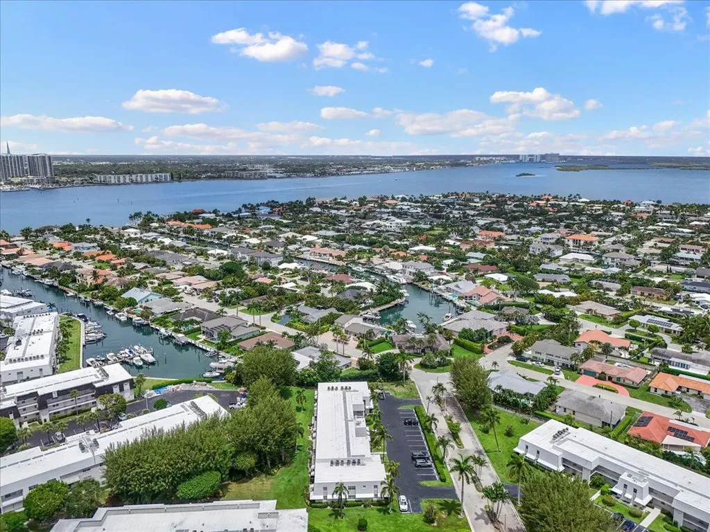 1205 Sandy Lane Singer Island FL 33404