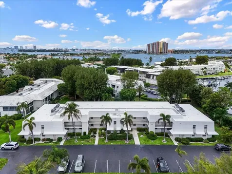1205 NE Sandy Lane Singer Island FL 33404