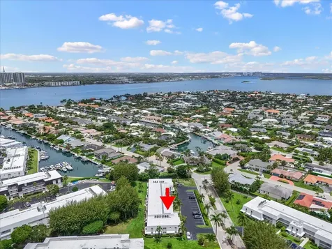 1205 NE Sandy Lane Singer Island FL 33404