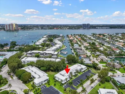 1205 NE Sandy Lane Singer Island FL 33404