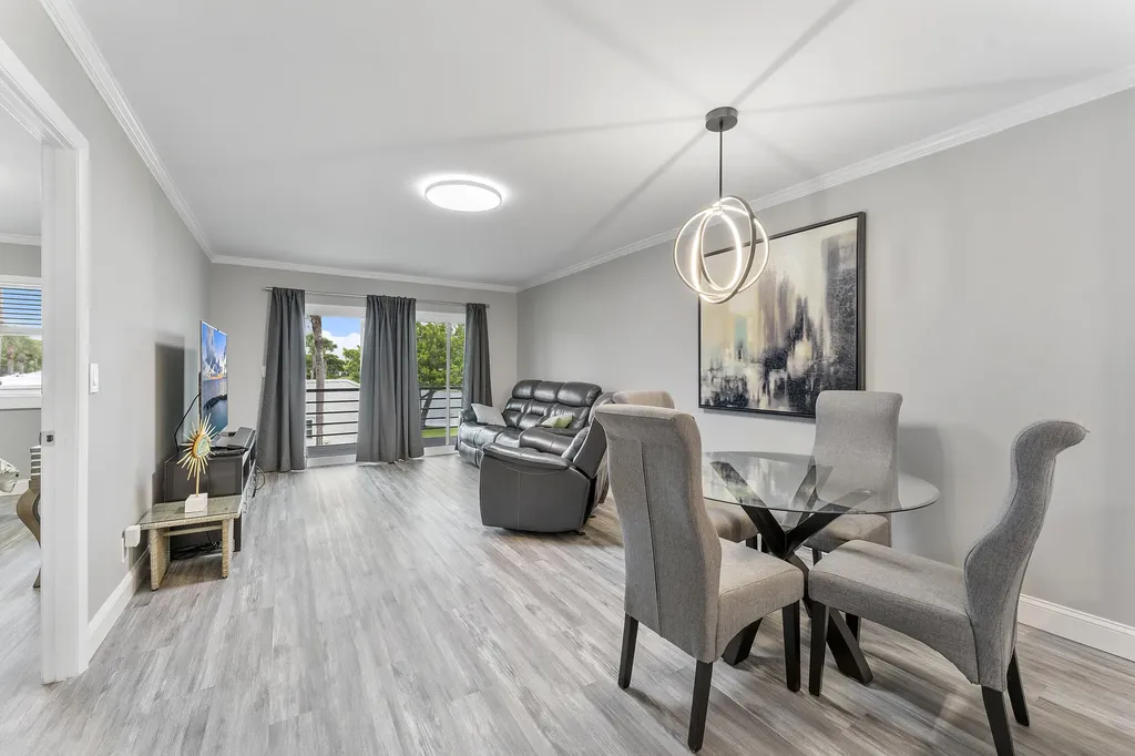 118 Lake Constance West Palm Beach FL 33411