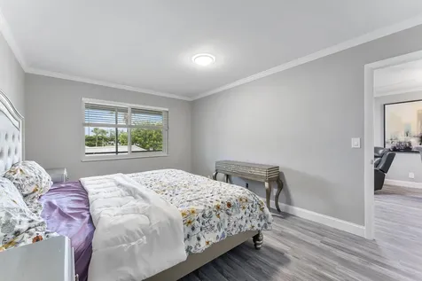 118 Lake Constance West Palm Beach FL 33411