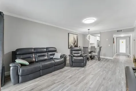 118 Lake Constance West Palm Beach FL 33411