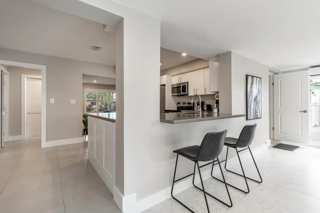 300 SE 8th Court Pompano Beach FL 33060