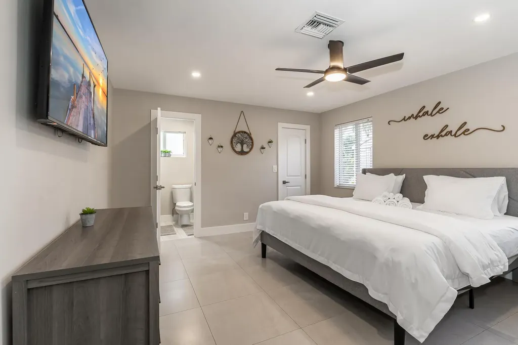 300 SE 8th Court Pompano Beach FL 33060