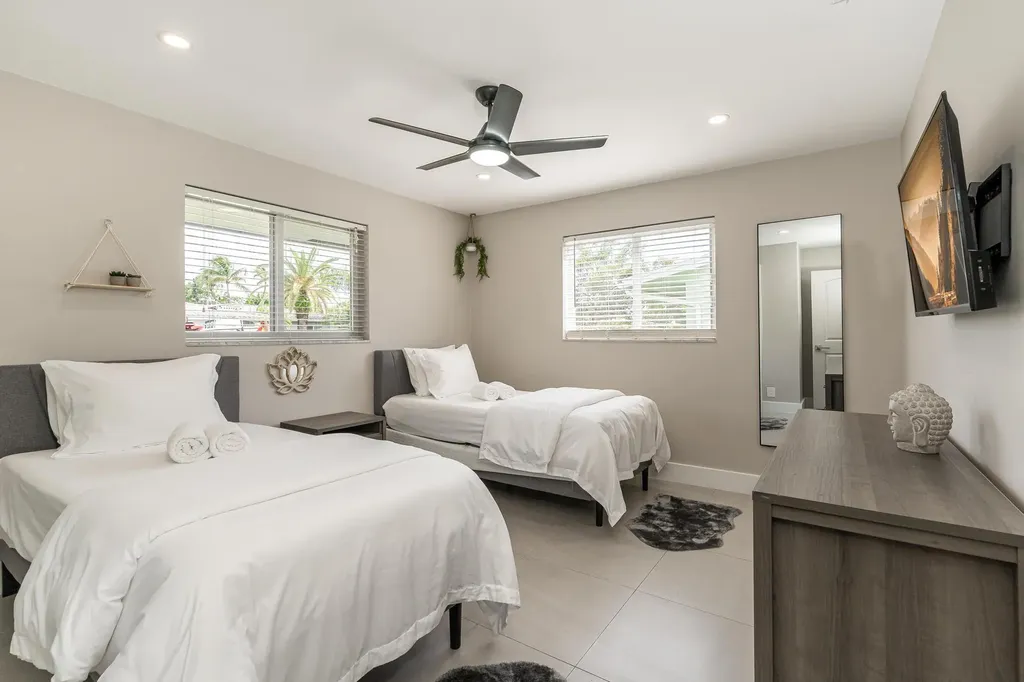 300 SE 8th Court Pompano Beach FL 33060