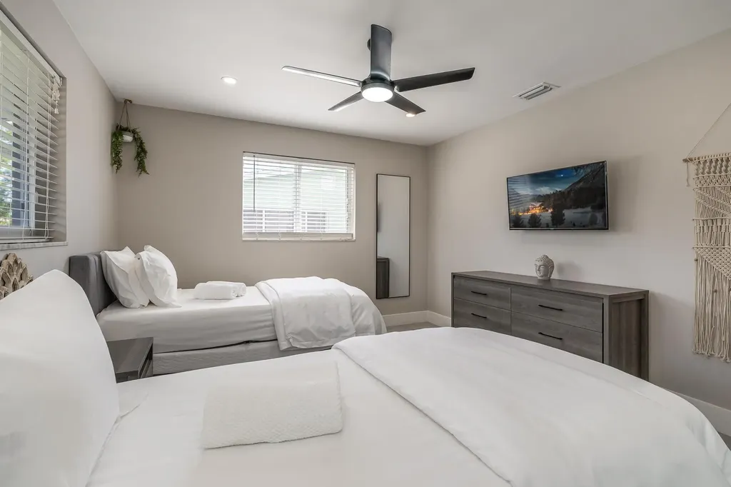 300 SE 8th Court Pompano Beach FL 33060