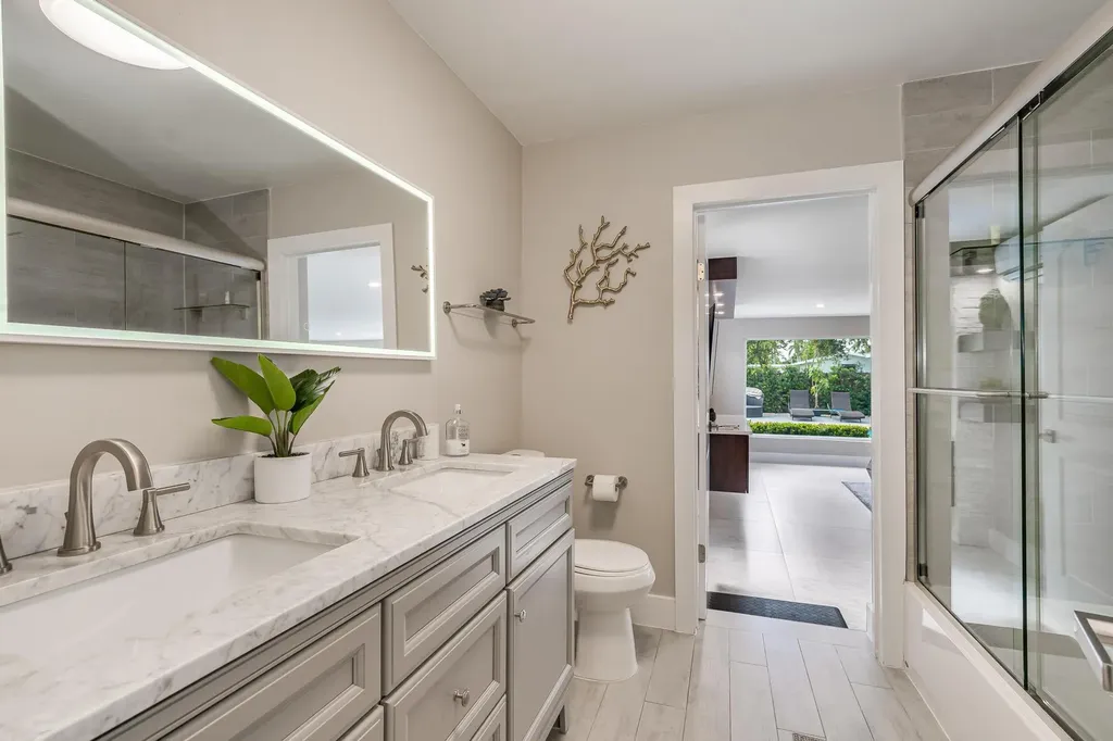 300 SE 8th Court Pompano Beach FL 33060