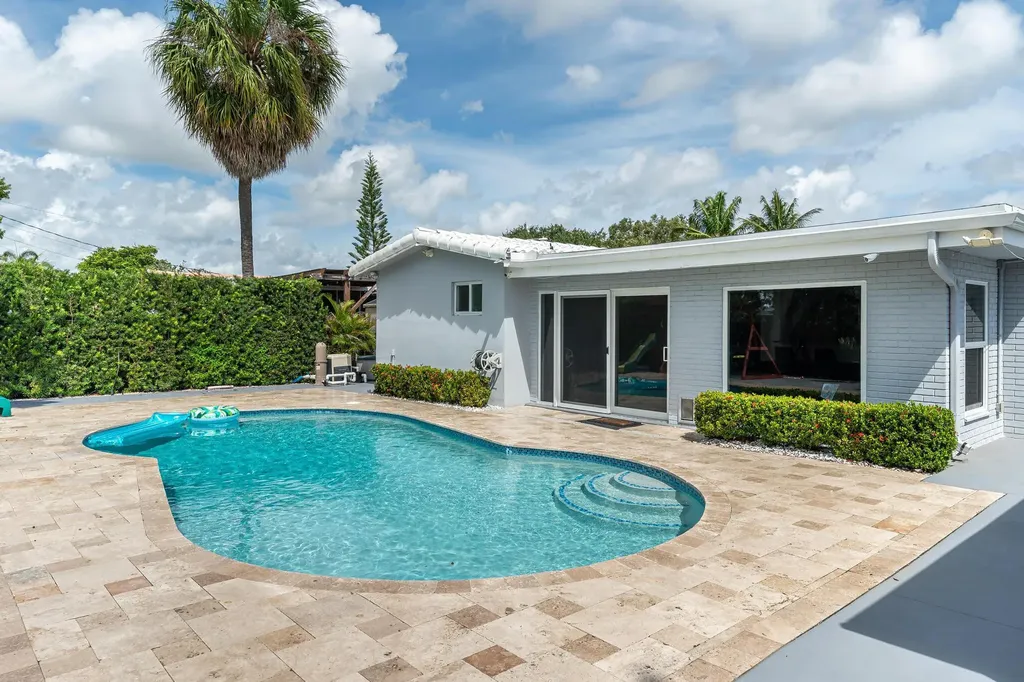 300 SE 8th Court Pompano Beach FL 33060