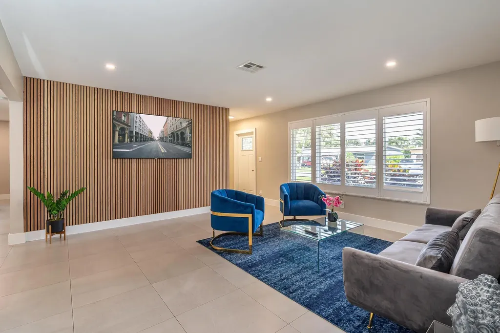 300 SE 8th Court Pompano Beach FL 33060