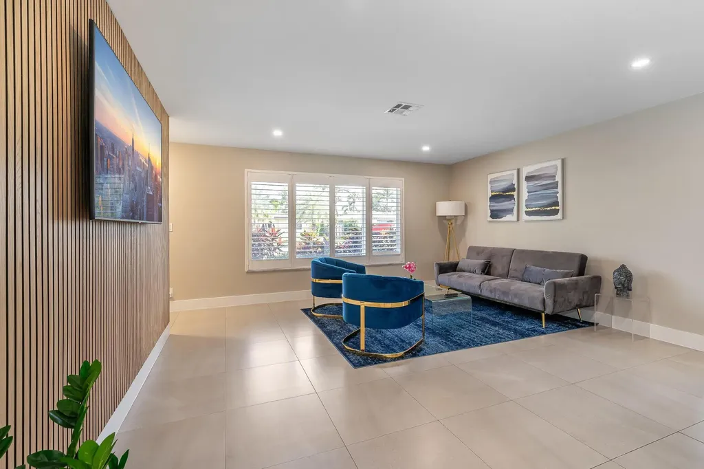 300 SE 8th Court Pompano Beach FL 33060