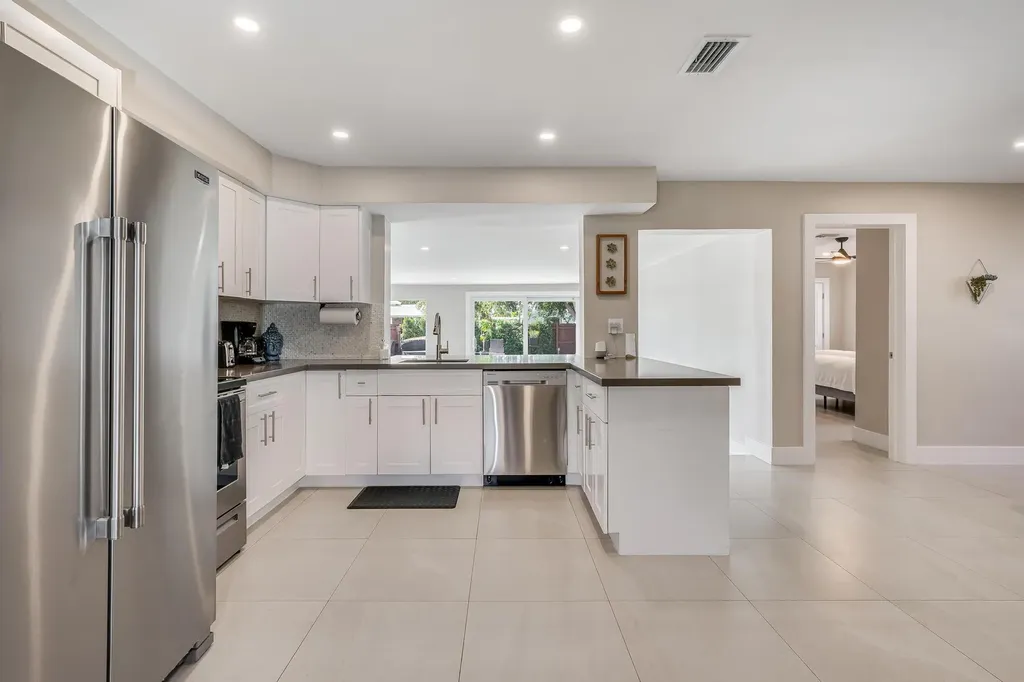 300 SE 8th Court Pompano Beach FL 33060