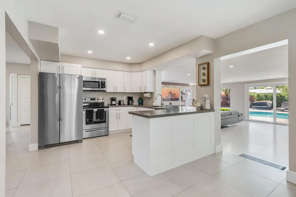300 SE 8th Court Pompano Beach FL 33060