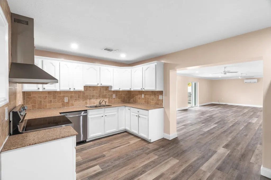 3201 Alice Drive Palm Springs FL 33461