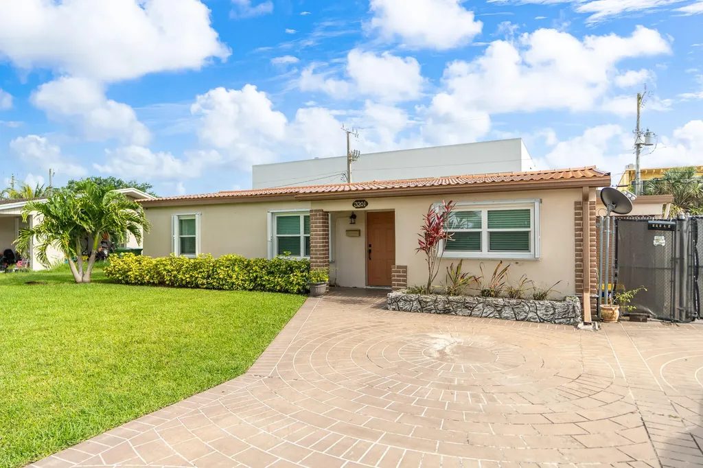 3201 Alice Drive Palm Springs FL 33461