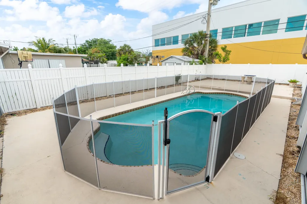 3201 Alice Drive Palm Springs FL 33461