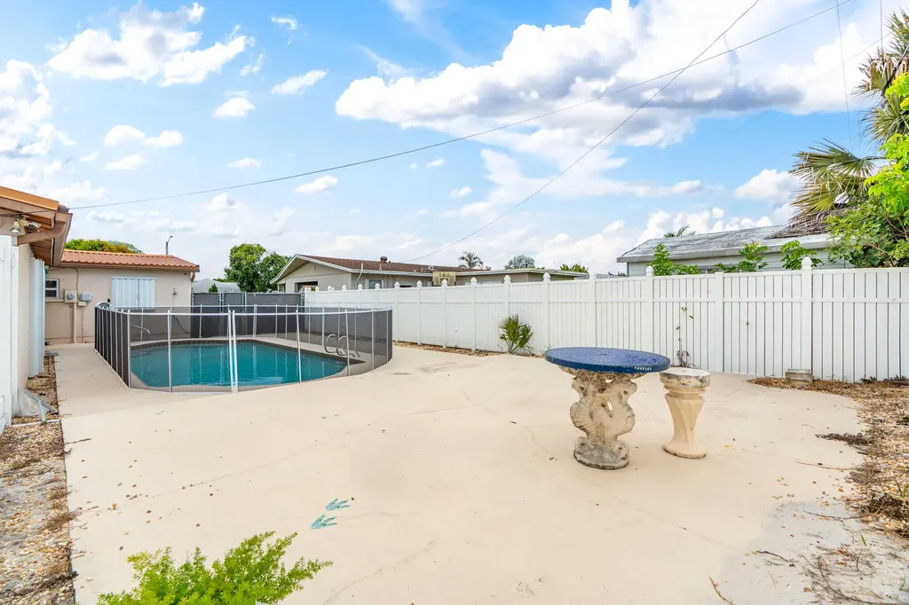 3201 Alice Drive Palm Springs FL 33461